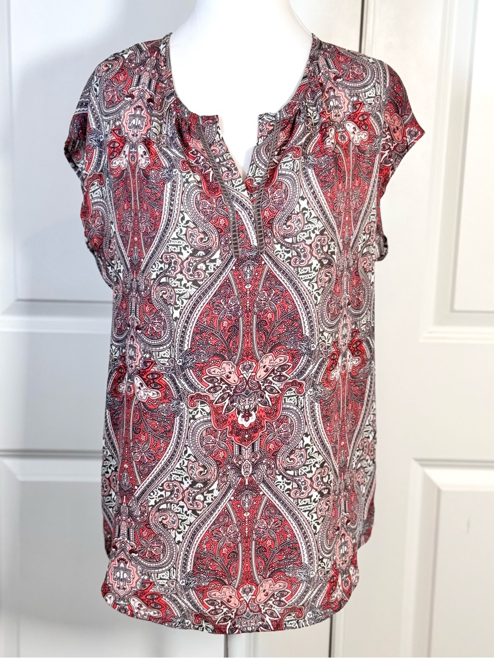 Pleione Paisley Print Blouse S Pink Red Split Neck Cap Sleeve Boho Top